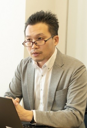クララ　宇野素史氏